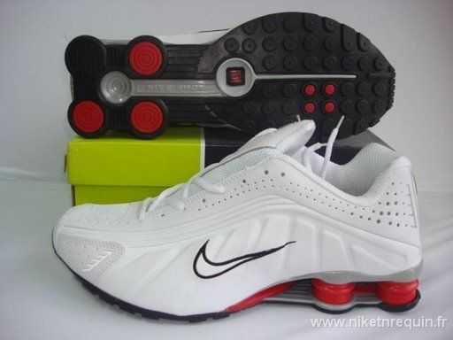 Nike Shox R4 Baskets Courir Blanc Rouge